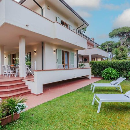 Regina Beach Villa, By The Beach In Marina Di Pietrasanta Exterior foto