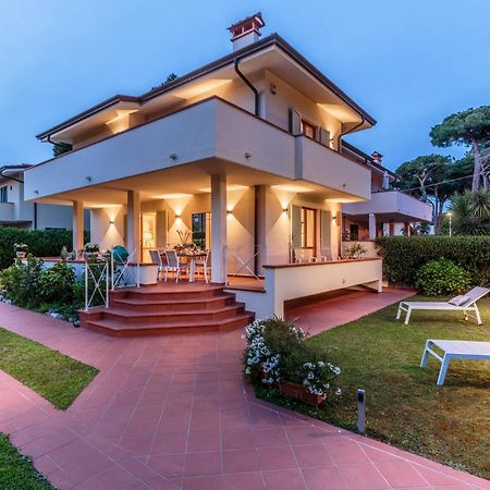 Regina Beach Villa, By The Beach In Marina Di Pietrasanta Exterior foto