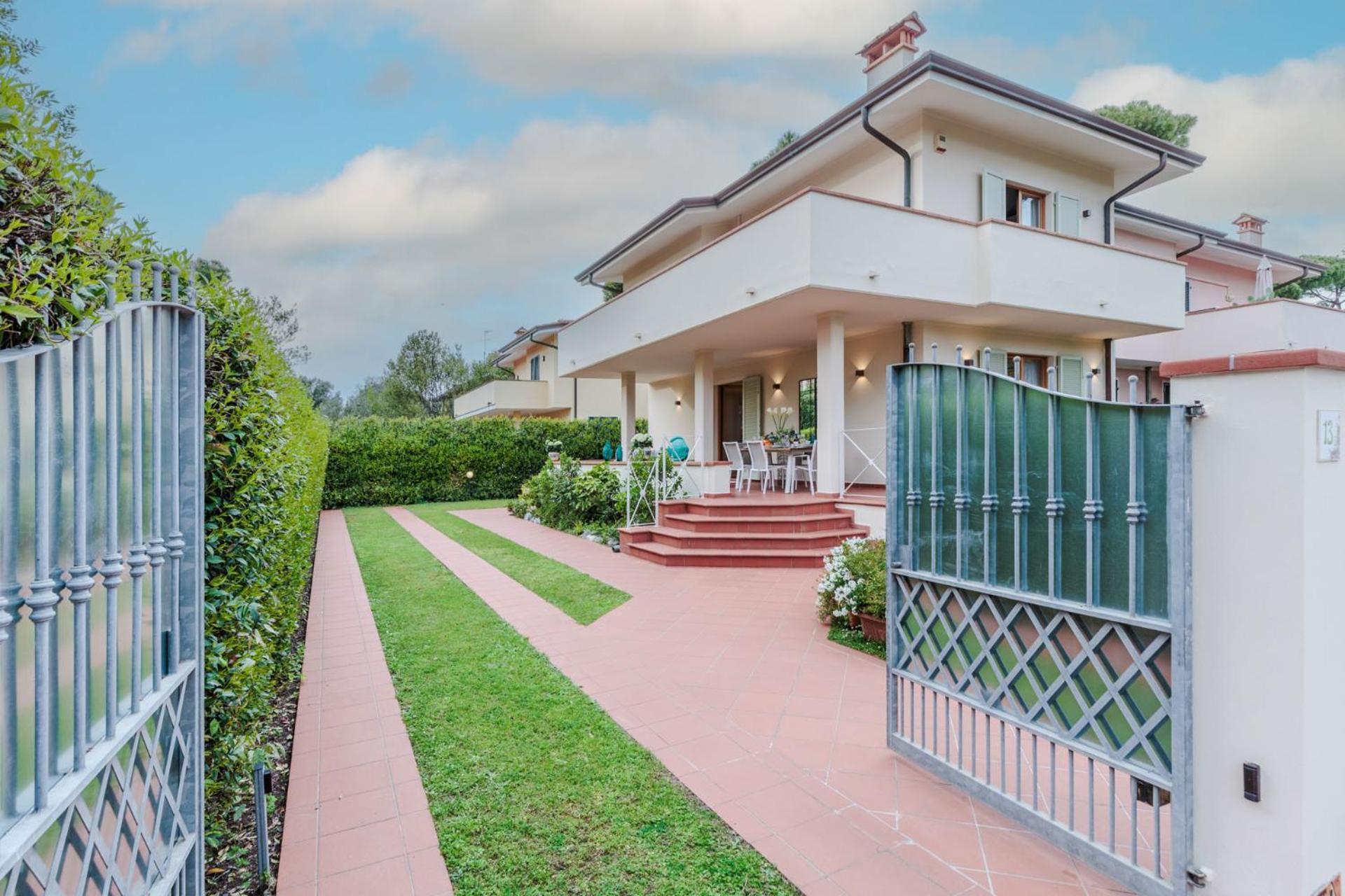 Regina Beach Villa, By The Beach In Marina Di Pietrasanta Exterior foto